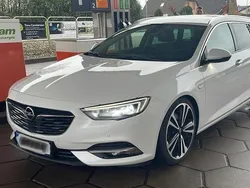 Weiß Gebraucht 2017 Opel Insignia Kombi | 24.500 €