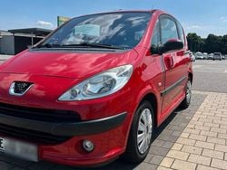 Rot Gebraucht 2006 Peugeot 1007 Premium Kleinwagen | 1.999 € (Guter Preis)
