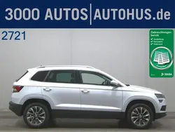 Zelena emerald/emerald green Gebraucht 2021 Skoda Karoq Style SUV | 24.199 € (Superpreis)