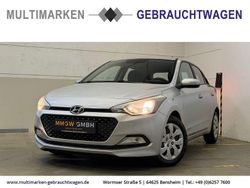 Sleek silver / met Gebraucht 2017 Hyundai i20 Active Limousine | 7.990 € (Fairer Preis)