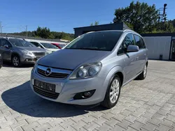 Grau Gebraucht 2011 Opel Zafira Design Edition Van / Kleinbus | 6.900 € (Fairer Preis)