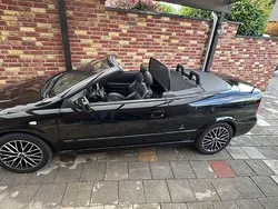 Schwarz Gebraucht 2002 Opel Astra Cabriolet Cabrio | 4.100 € (Etwas zu teuer)