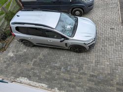 Grau Gebraucht 2022 Dacia Jogger Extreme Van / Kleinbus | 15.000 € (Fairer Preis)
