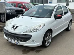 Weiß Gebraucht 2010 Peugeot 206+ Basis Kleinwagen | 4.900 € (Teuer)