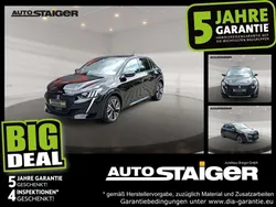 Lackierung schwarz perla nera/typ a Gebraucht 2022 Peugeot e-208 GT Kleinwagen | 20.967 € (Etwas zu teuer)