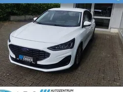 Weiss Gebraucht 2023 Ford Focus Titanium Limousine | 19.777 € (Guter Preis)
