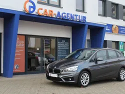 Grau Gebraucht 2015 BMW 218 Active Tourer Basis Van / Kleinbus | 11.900 € (Fairer Preis)