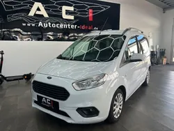 Weiß Gebraucht 2019 Ford Tourneo Courier Titanium Van / Kleinbus | 12.800 € (Fairer Preis)
