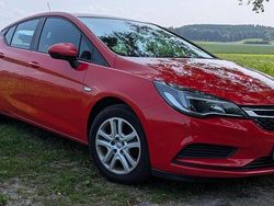 Rot Gebraucht 2017 Opel Astra Edition Kleinwagen | 9.999 € (Fairer Preis)