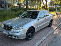 Grau Gebraucht 2005 Mercedes E280 Limousine | 3.350 €