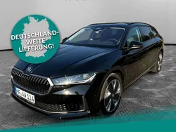Ebony schwarz metallic Gebraucht 2024 Skoda Superb Selection Kombi | 36.970 € (Fairer Preis)