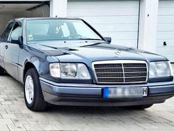 Grau Gebraucht 1994 Mercedes E280 Limousine | 26.500 €