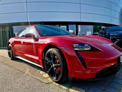 Rot Gebraucht 2021 Porsche Taycan 4S Limousine | 62.500 €