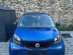Blau Gebraucht 2017 Smart ForTwo Coupé Edition Blackbuster Coupé | 8.200 € (Etwas zu teuer)
