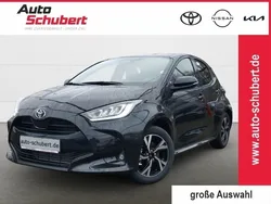 Weiss Gebraucht 2024 Toyota Yaris Hybrid Team Kleinwagen | 23.850 € (Fairer Preis)
