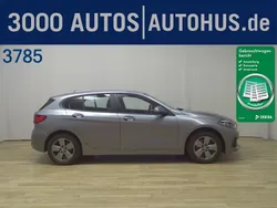 Grau Gebraucht 2021 BMW 118 Advantage Kleinwagen | 18.380 € (Superpreis)