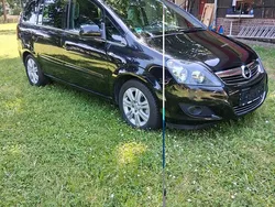 Schwarz Gebraucht 2011 Opel Zafira Van / Kleinbus | 3.499 € (Fairer Preis)