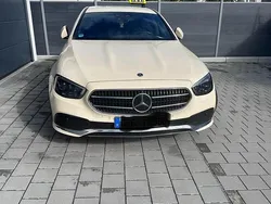 Beige Gebraucht 2020 Mercedes E220 Limousine | 20.499 €