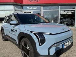 Hell blau metallic Gebraucht 2024 Kia EV3 SUV | 37.990 € (Guter Preis)