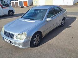 Silber Gebraucht 2001 Mercedes C220 Limousine | 1.100 €