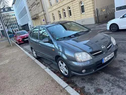 Schwarz Gebraucht 2003 Nissan Almera Tino Acenta Van / Kleinbus | 2.400 €