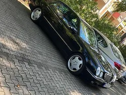 Schwarz Gebraucht 2000 Mercedes E320 Avantgarde Limousine | 13.000 €