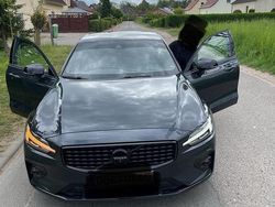 Grau Gebraucht 2019 Volvo S60 R-Design Limousine | 27.500 € (Teuer)