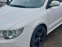 Weiß Gebraucht 2011 Skoda Superb Kombi | 5.500 € (Fairer Preis)