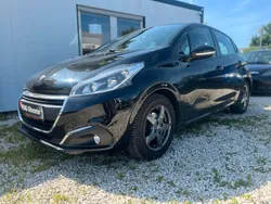 Lackierung schwarz perla nera/ Gebraucht 2017 Peugeot 208 Active Kleinwagen | 8.390 € (Fairer Preis)