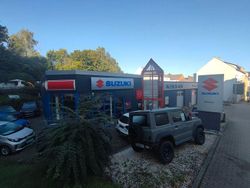 Blau Neu 2025 Suzuki Swift Comfort Limousine | 22.795 €