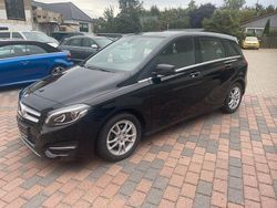 Schwarz Gebraucht 2015 Mercedes B180 Urban Van / Kleinbus | 15.280 € (Guter Preis)