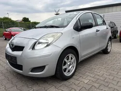 Silber Gebraucht 2009 Toyota Yaris Cool Limousine | 5.200 € (Etwas zu teuer)