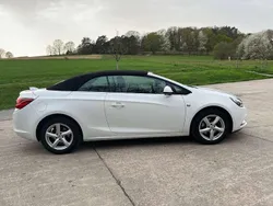 Weiß Gebraucht 2017 Opel Cascada Edition Cabrio | 14.200 €