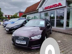 Rot Gebraucht 2014 Audi A3 Ambiente Limousine | 14.950 € (Fairer Preis)