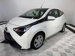 Weiß Gebraucht 2021 Toyota Aygo X-play Kleinwagen | 9.519 € (Guter Preis)