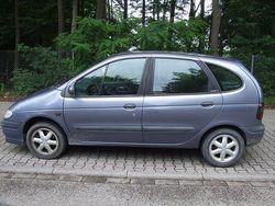 Grün Gebraucht 1999 Renault Mégane Limousine | 850 €