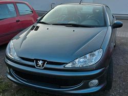 Grau Gebraucht 2005 Peugeot 206 CC Cabrio | 2.300 € (Etwas zu teuer)