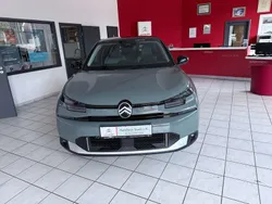 Manhattan grün Neu 2025 Citroën C4 PureTech Limousine | 25.990 € (Teuer)