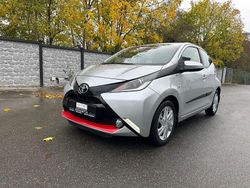 Silber Gebraucht 2016 Toyota Aygo X-play Kleinwagen | 6.800 € (Fairer Preis)