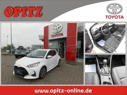 Weiß Neu 2024 Toyota Yaris Hybrid Style Limousine | 29.950 € (Etwas zu teuer)