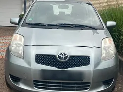 Grau Gebraucht 2006 Toyota Yaris Kleinwagen | 3.300 €