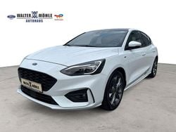 Frozen white Gebraucht 2021 Ford Focus ST-Line Limousine | 14.480 € (Etwas zu teuer)