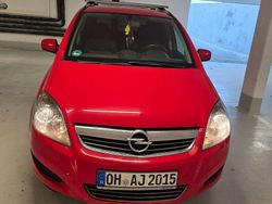 Rot Gebraucht 2012 Opel Zafira Family Kombi | 2.000 € (Superpreis)