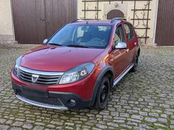 Rot Gebraucht 2012 Dacia Sandero Stepway Kleinwagen | 3.400 € (Guter Preis)
