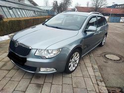 Grau Gebraucht 2012 Skoda Superb Kombi | 5.500 € (Superpreis)