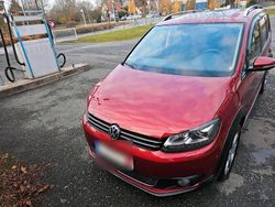 Rot Gebraucht 2013 VW Touran Cross Van / Kleinbus | 7.800 € (Fairer Preis)