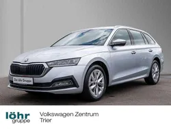 Brilliantsilber metallic Gebraucht 2021 Skoda Octavia First Edition Kombi | 21.980 € (Fairer Preis)