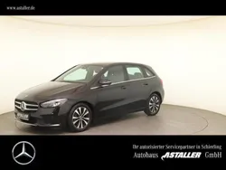 Metalliclack kosmosschwarz Gebraucht 2021 Mercedes B180 Advantage Van / Kleinbus | 24.390 € (Fairer Preis)