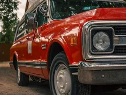 Rot Gebraucht 1970 Chevrolet Suburban SUV | 20.900 €