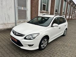 Weiß Gebraucht 2012 Hyundai i30 Kombi | 3.990 € (Superpreis)
